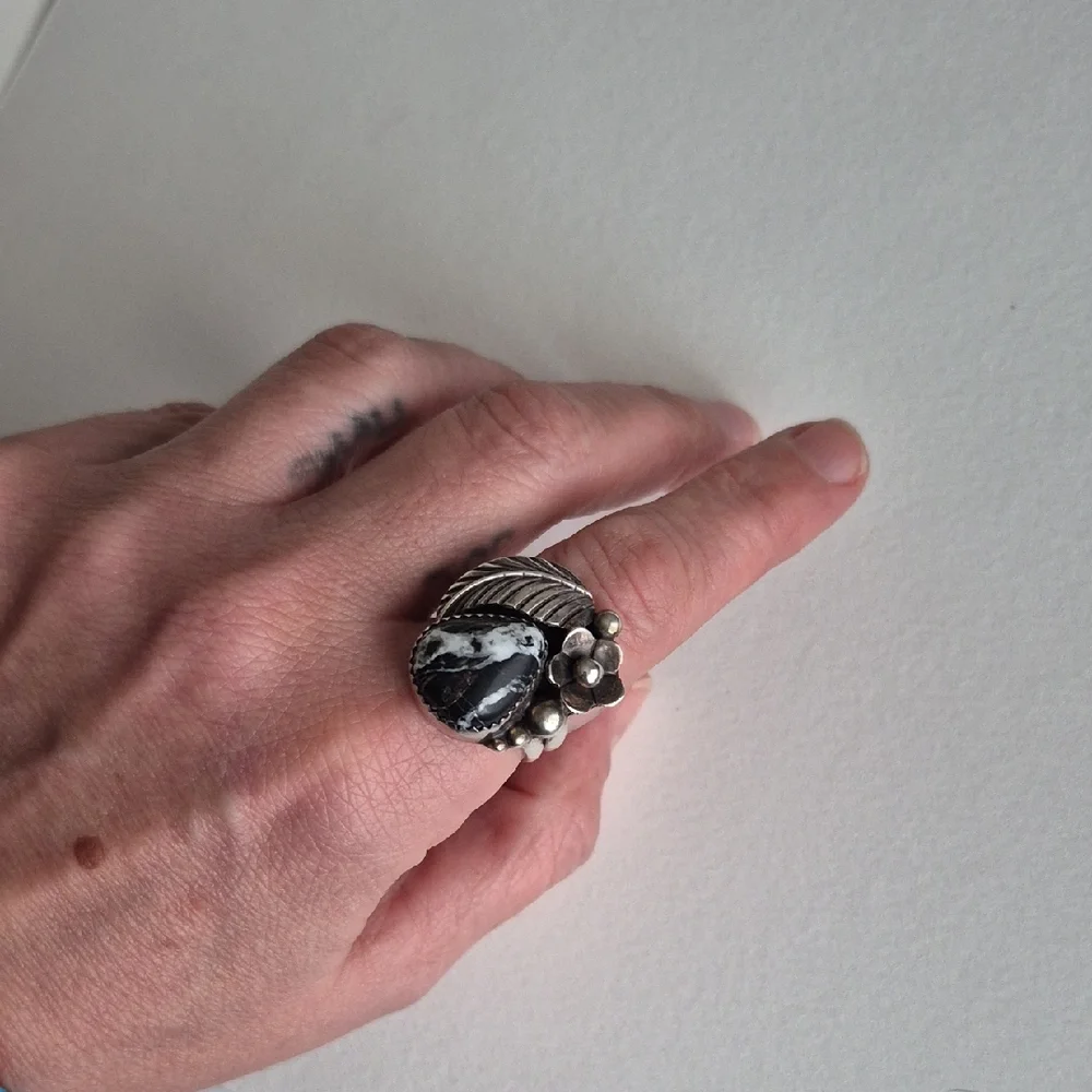 🌙Vintage Signed White Buffalo Sterling Silver Ring